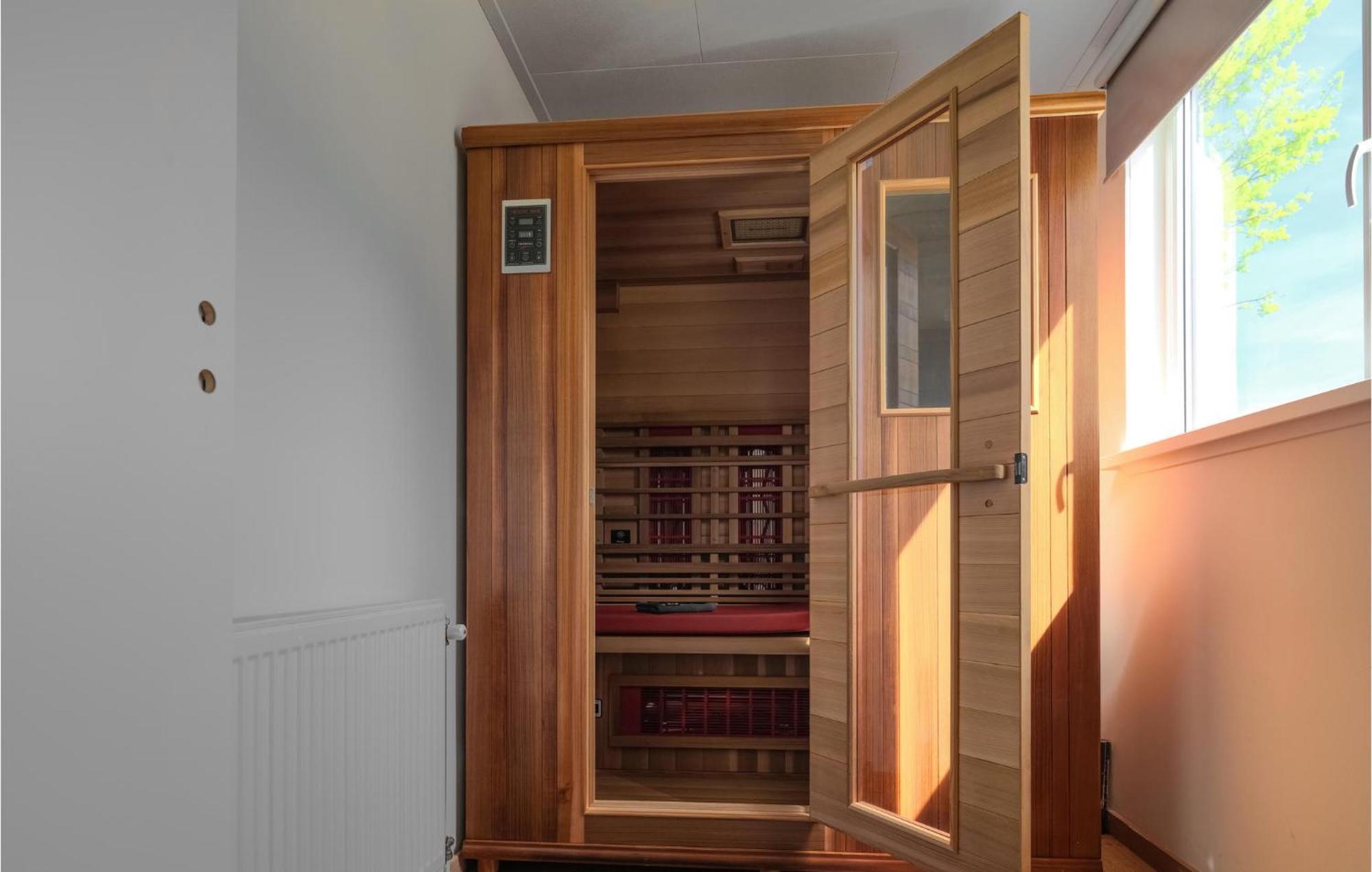 Nice Home In Heinkenszand With Sauna Eksteriør bilde